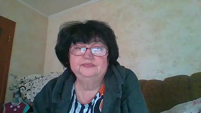 Snapshot of MilaSky5303 chatting on October 28, 2025, 12:15 pm MilaSky5303 online show from October 28, 2025, 12:15 pm