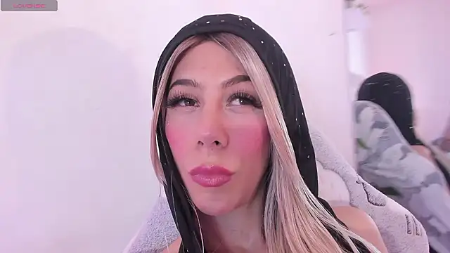 Snapshot of Darlyn_tenderhot__ chatting on February 1, 2026, 12:53 am Darlyn tenderhot online show from February 1, 2026, 12:53 am