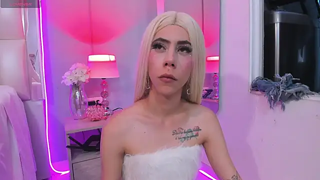 Darlyn tenderhot   online show from September 17, 2025, 6:37 am