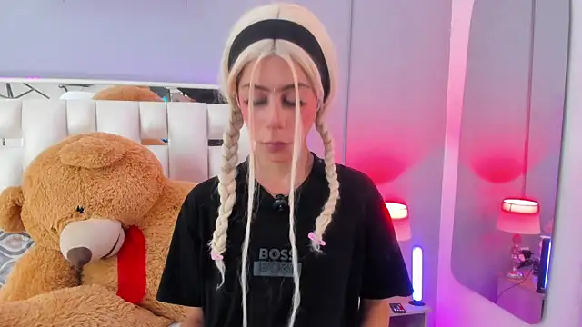 Darlyn tenderhot   online show from October 12, 2025, 2:35 am