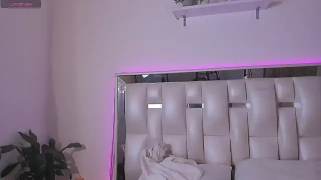 Snapshot of Darlyn_tenderhot__ chatting on February 17, 2026, 3:53 pm Darlyn tenderhot online show from February 17, 2026, 3:53 pm