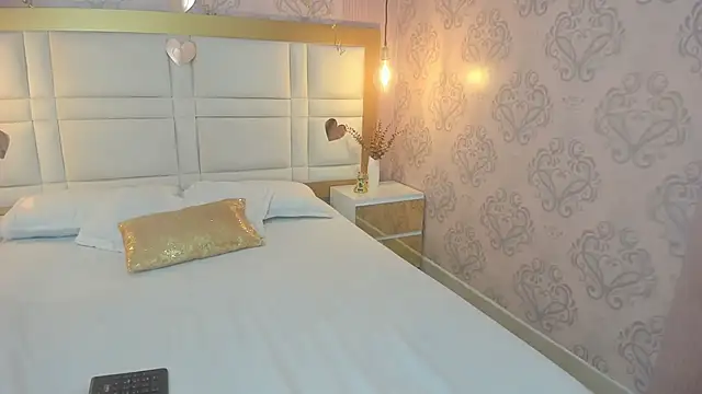 Briana 24 online show from November 20, 2025, 7:25 pm