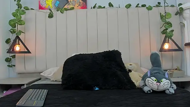 CandyGomez online show from November 6, 2025, 4:27 am