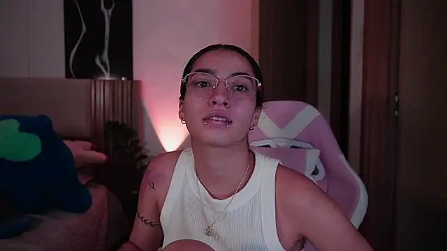 Snapshot of EmystarX chatting on April 30, 2026, 3:57 am EmystarX online show from April 30, 2026, 3:57 am