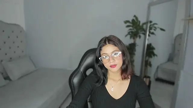 Julieth brown  online show from September 11, 2025, 3:39 am