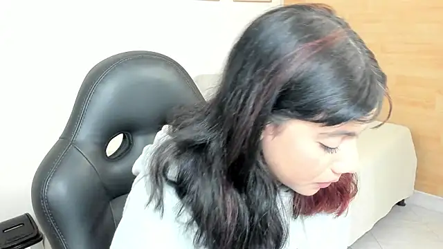 Julieth brown  online show from December 21, 2025, 11:34 am