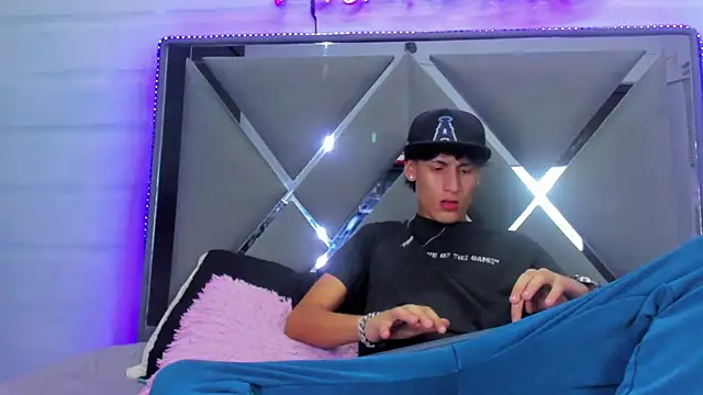 Snapshot of Just18Jake chatting on September 17, 2025, 8:55 pm Just18Jake online show from September 17, 2025, 8:55 pm