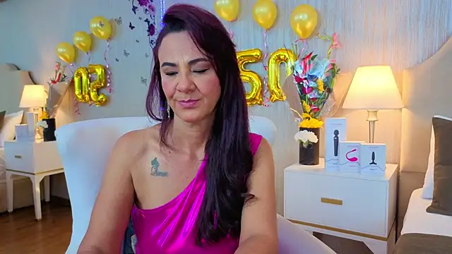 ScarleetJonson online show from February 6, 2026, 8:05 pm