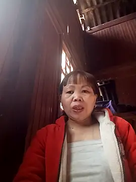  YooY  online show from November 23, 2025, 2:10 am