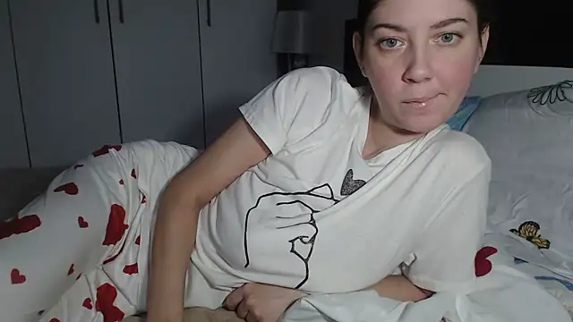 petite danielle online show from November 8, 2025, 1:14 pm