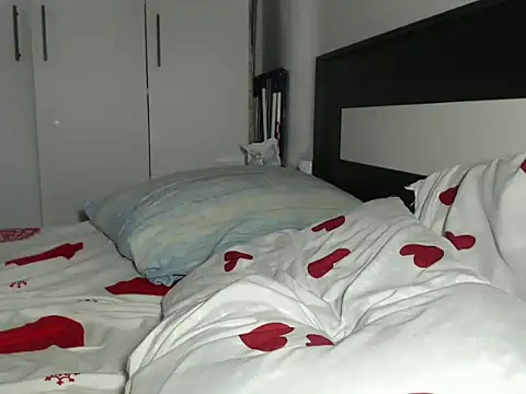 petite danielle online show from May 29, 2026, 5:02 am