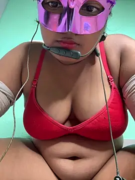 mimi87hoty online show from March 10, 2026, 5:28 pm