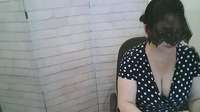 Helen xi  online show from September 12, 2025, 5:45 pm