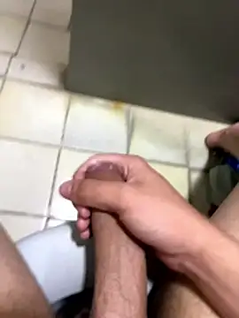 Snapshot of Novindapikgrossa chatting on October 23, 2025, 1:43 pm Novindapikgrossa online show from October 23, 2025, 1:43 pm