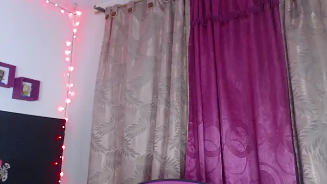 Snapshot of Lolitaa_ran chatting on October 3, 2025, 3:20 am Lolitaa ran online show from October 3, 2025, 3:20 am