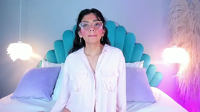 AlassiaHocthner online show from October 27, 2025, 11:55 am