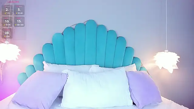 AlassiaHocthner online show from November 21, 2025, 11:53 am