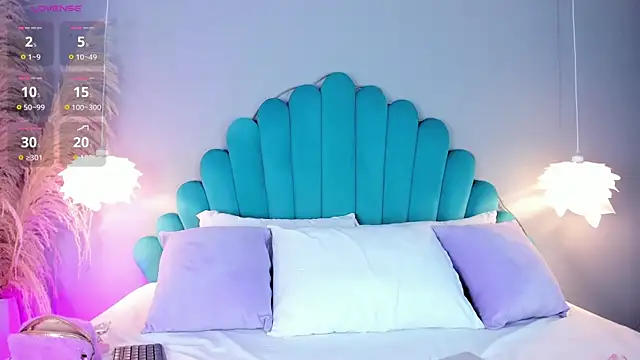 AlassiaHocthner online show from November 20, 2025, 12:06 pm