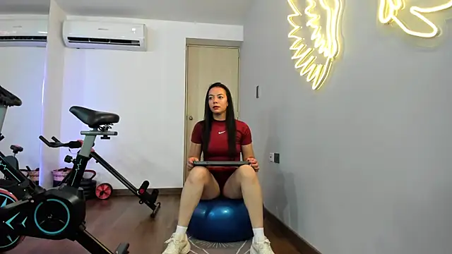Snapshot of hillary_chen chatting on September 25, 2025, 12:00 pm hillary chen online show from September 25, 2025, 12:00 pm