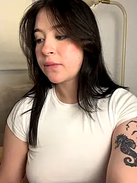 NicoleLeinn online show from September 28, 2025, 8:27 pm