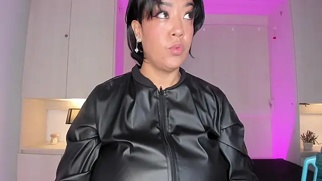 Snapshot of VickyRuiz_ chatting on October 2, 2025, 12:08 pm VickyRuiz online show from October 2, 2025, 12:08 pm