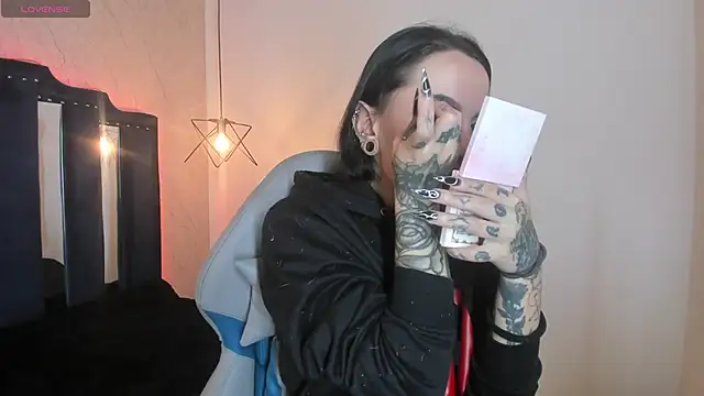 Zami Escobar of online show from September 30, 2025, 7:20 pm