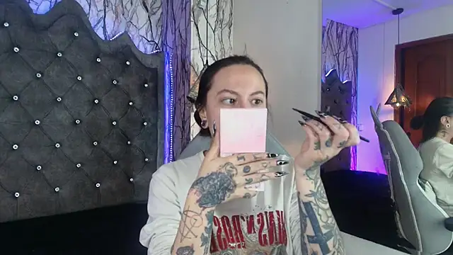 Zami Escobar of online show from October 2, 2025, 7:28 pm