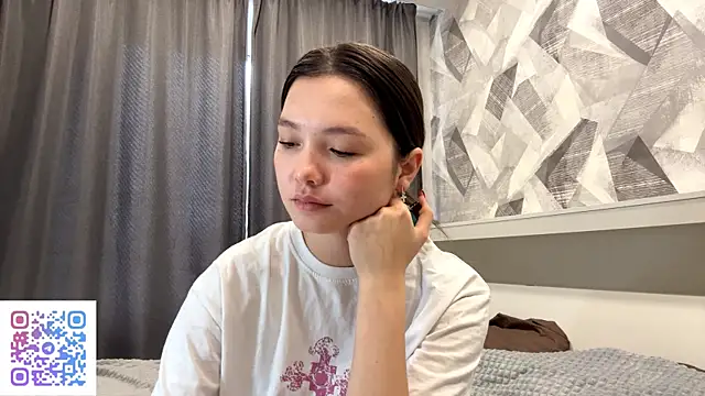 KiraVelvet online show from November 6, 2025, 8:07 am