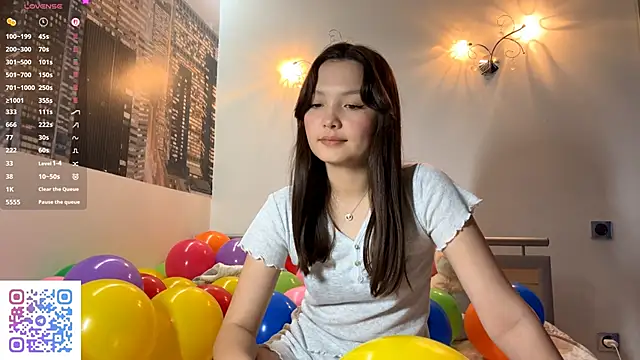 KiraVelvet online show from September 12, 2025, 9:42 am