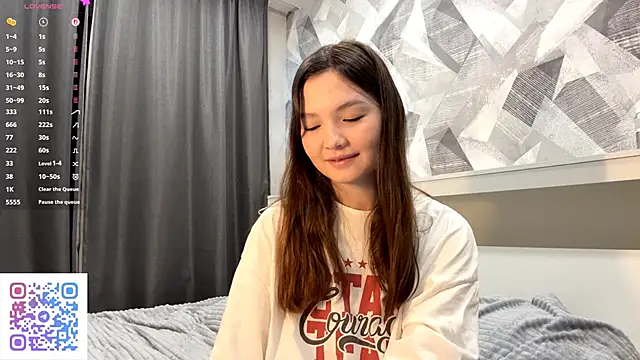 KiraVelvet online show from October 16, 2025, 7:11 pm