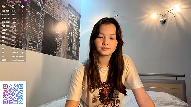 KiraVelvet online show from September 28, 2025, 10:11 am