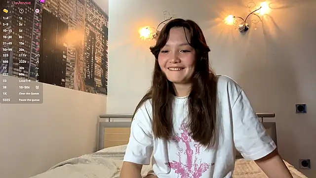 KiraVelvet online show from September 9, 2025, 9:30 am