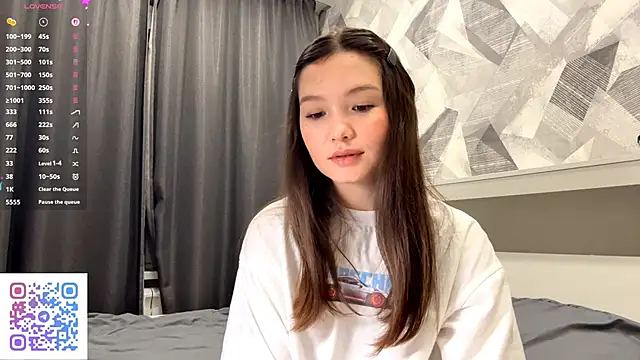 KiraVelvet online show from October 13, 2025, 7:15 pm