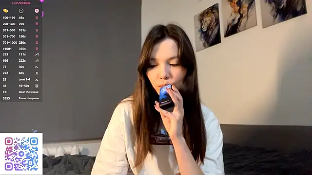 KiraVelvet online show from October 5, 2025, 2:19 pm