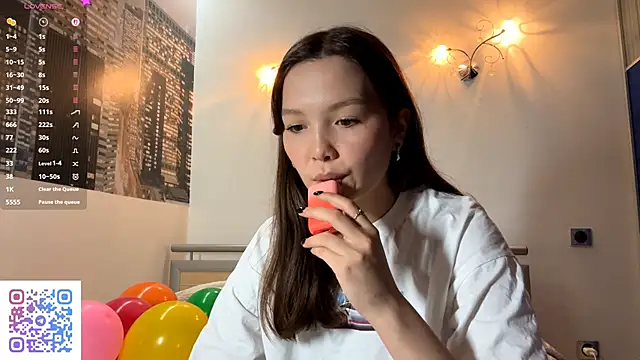 KiraVelvet online show from September 14, 2025, 9:42 am