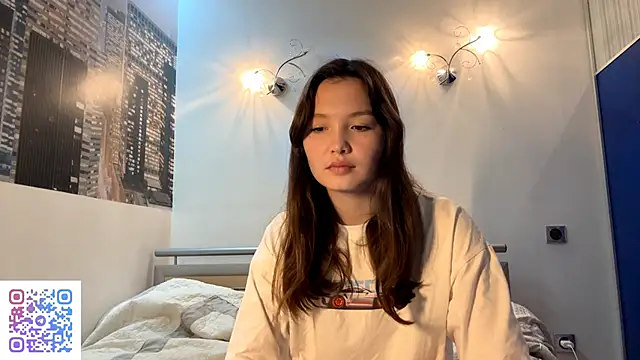 KiraVelvet online show from September 18, 2025, 10:07 am