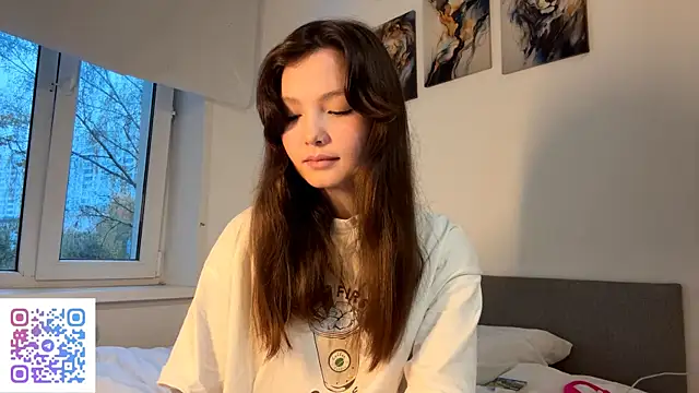 KiraVelvet online show from October 6, 2025, 2:07 pm