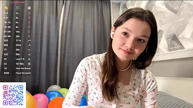 KiraVelvet online show from November 19, 2025, 9:31 am