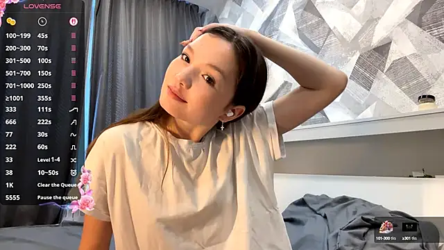 KiraVelvet online show from October 12, 2025, 1:23 pm