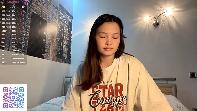 KiraVelvet online show from September 22, 2025, 2:50 am