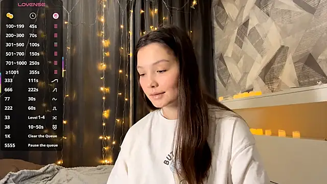 KiraVelvet online show from November 26, 2025, 4:18 pm