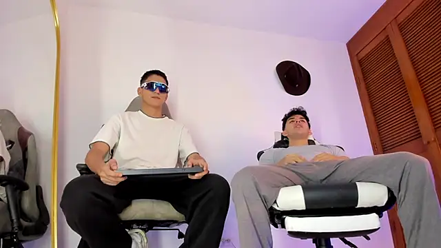 sotooliver3 online show from September 10, 2025, 7:02 pm