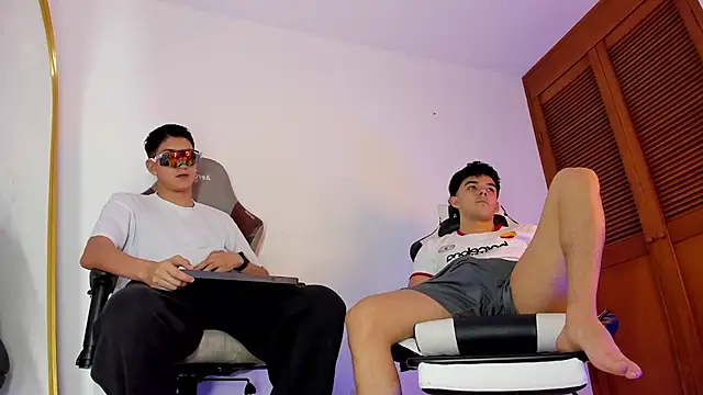 sotooliver3 online show from November 20, 2025, 9:25 pm