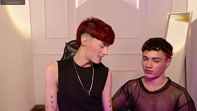 Snapshot of DougieXNova chatting on November 2, 2025, 4:39 am DougieXNova online show from November 2, 2025, 4:39 am