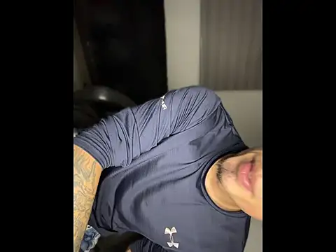 Juliopaspi online show from April 17, 2026, 3:53 am