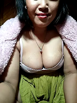 maycuc123 online show from October 26, 2025, 2:06 pm