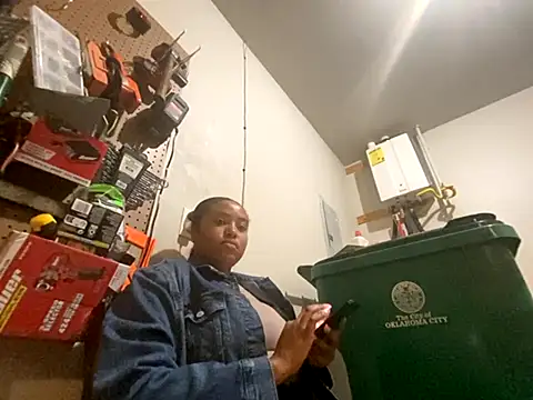 princesslivv online show from October 21, 2025, 4:01 am