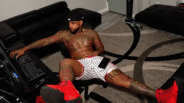 SLANGONDEMHOES online show from February 23, 2026, 4:25 am