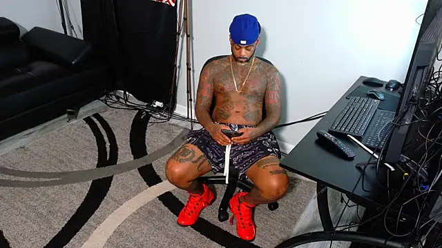 SLANGONDEMHOES online show from November 4, 2025, 10:35 pm