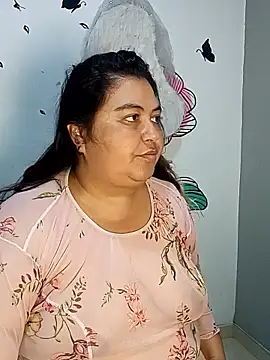 curvy diva  online show from November 29, 2025, 12:16 pm